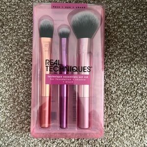 Real Techniques essentials set 2.0 makeup brushes